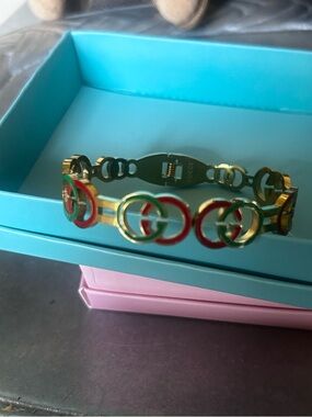 Gold-Tone Green & Red Interlocking Circle Bracelet - Unbranded